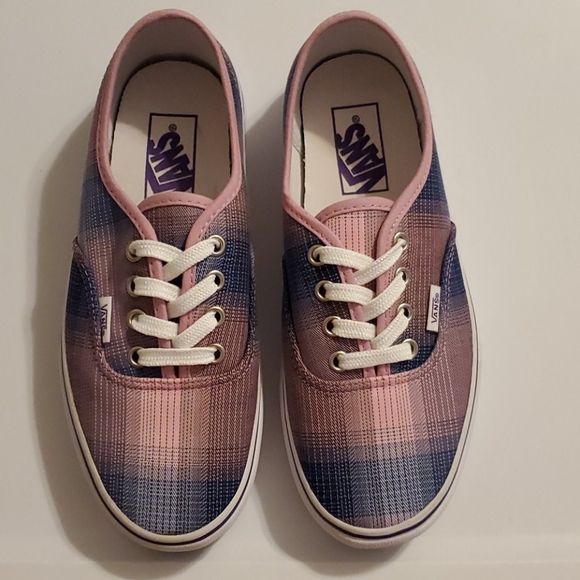 Vans - Picture 1 of 9